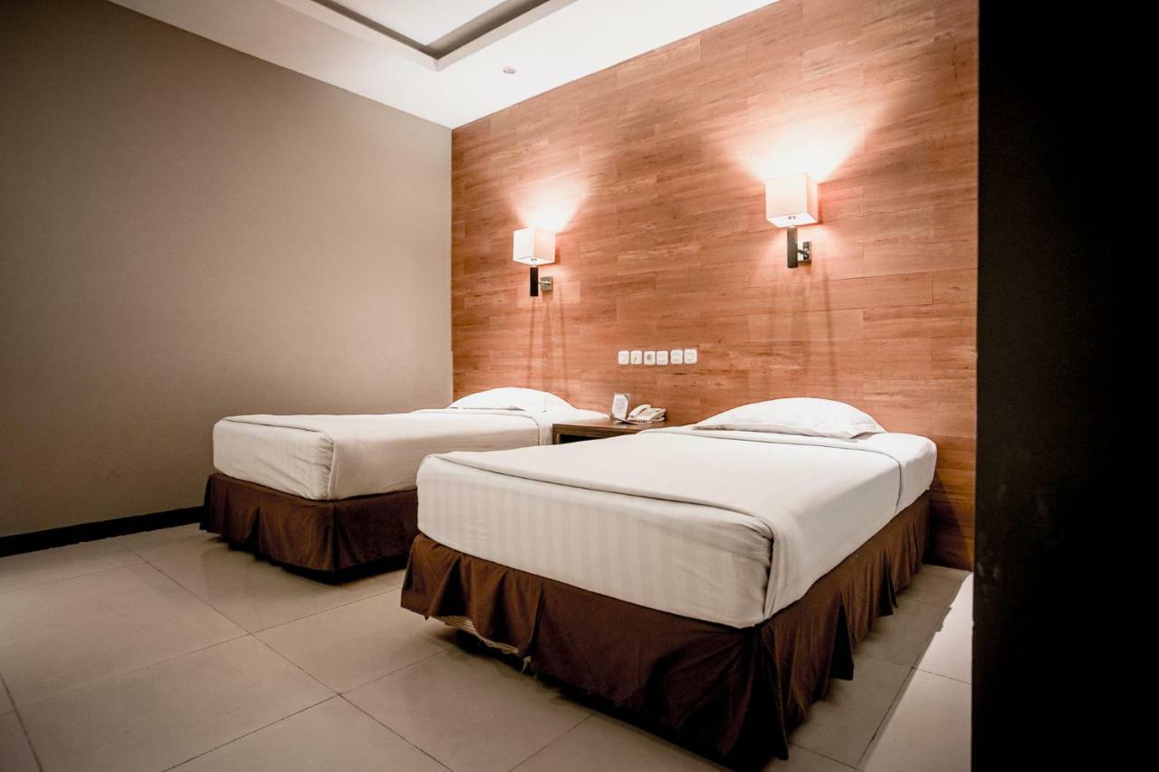 Hotel Asri Plaza Asia Tasikmalaya Exteriör bild