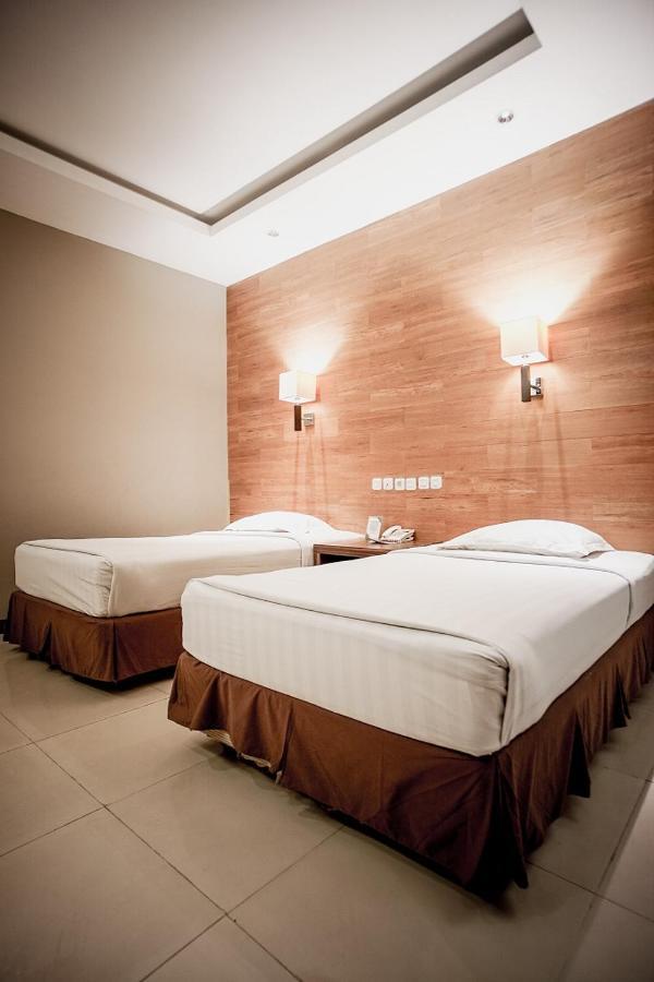 Hotel Asri Plaza Asia Tasikmalaya Exteriör bild
